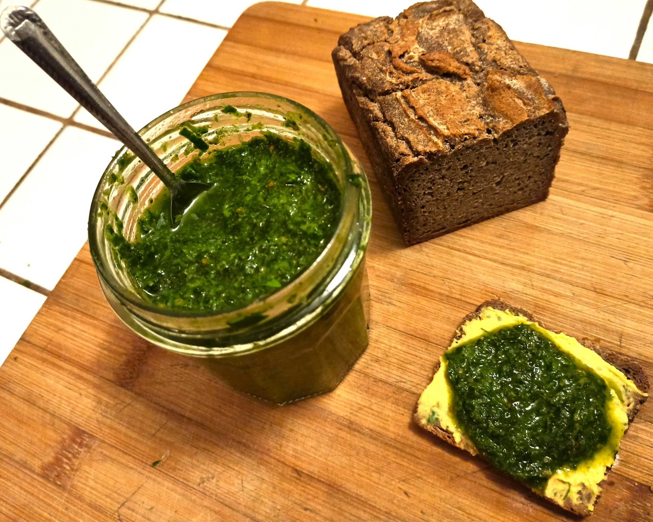 Réaliser un pesto à partir de plantes sauvages