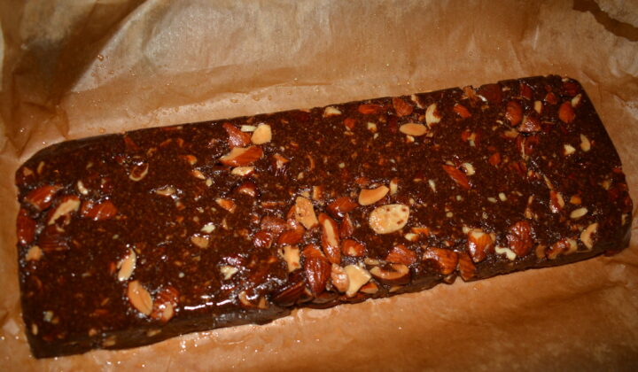Turron aux amandes et à la caroube